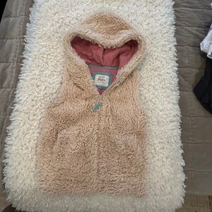 MINI BODEN GIRLS CREAM HOODIE FAUX FUR ZIP VEST 2 3